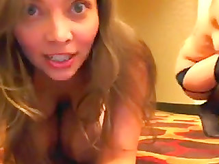 2 camgirls get naked and run up and down the hallway in hotel on exxxpo weekend